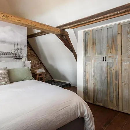 Holiday home Havenhuisje *