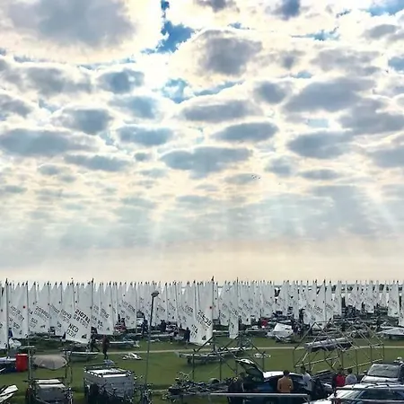 Holiday home Havenhuisje